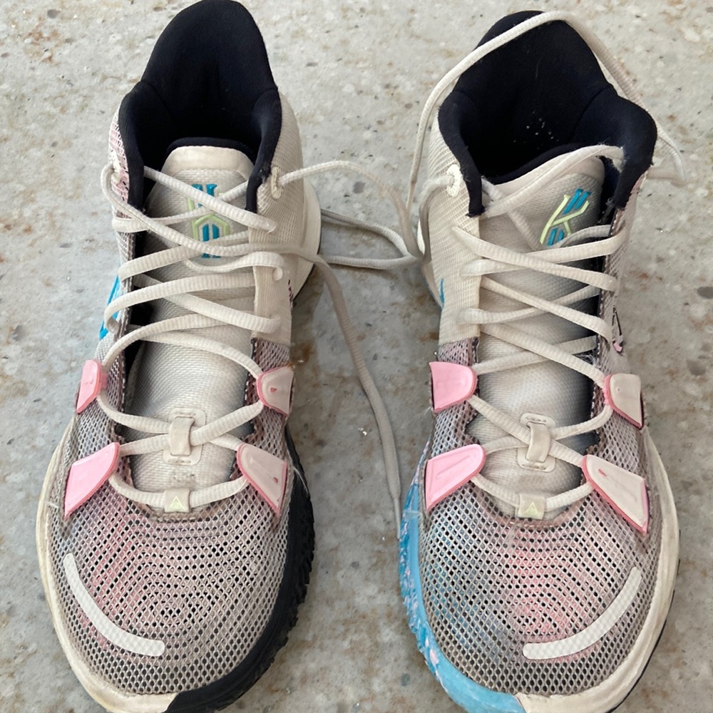 Womens Kyrie Basketball Sneakers
